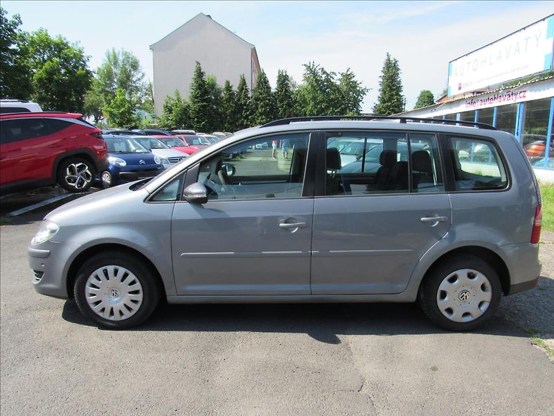 Volkswagen Touran 1,9 TDI 77kW DSG - fotka 7 z 26