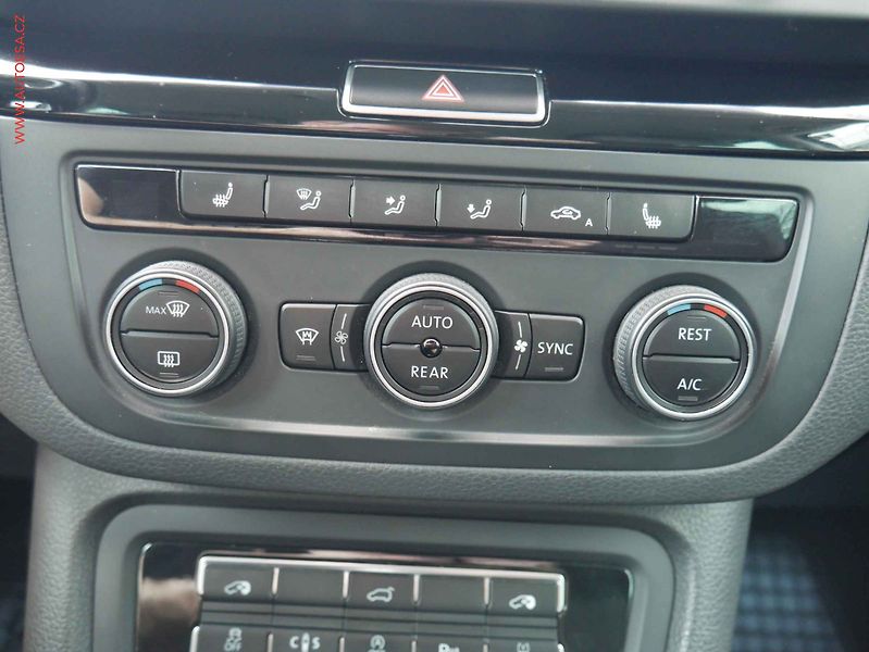 Volkswagen Sharan (2017) 2.0 TDi 4x4, 7míst, 2.maj,ČR - fotka 16 z 25