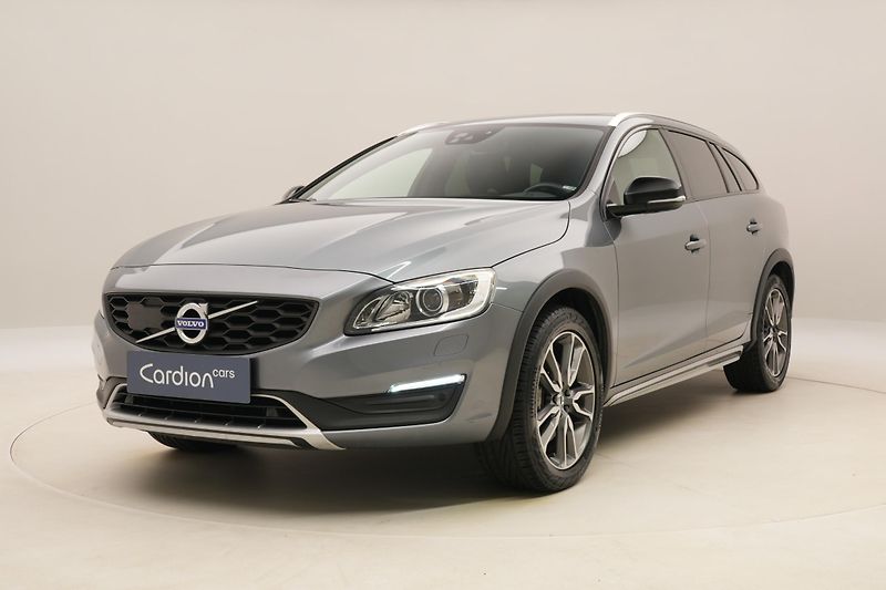 Volvo V60 CC D4 AWD SUMMUM AUT  - fotka 1 z 42