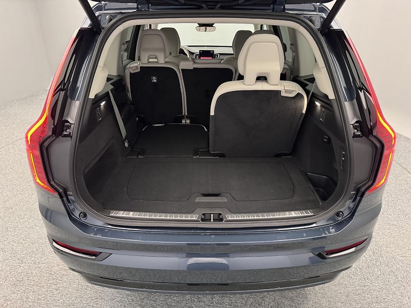 Volvo XC90 (2026) B5 AWD AUT DARK PLUS 7míst - fotka 23 z 25