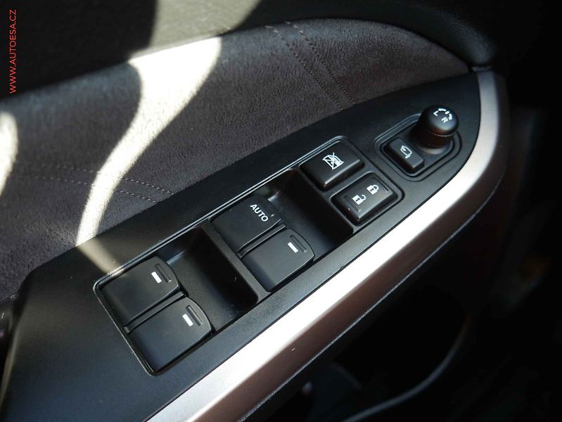 Suzuki Vitara (2018) 1.6VVTi 4x4, AC, TZ, park - fotka 11 z 21