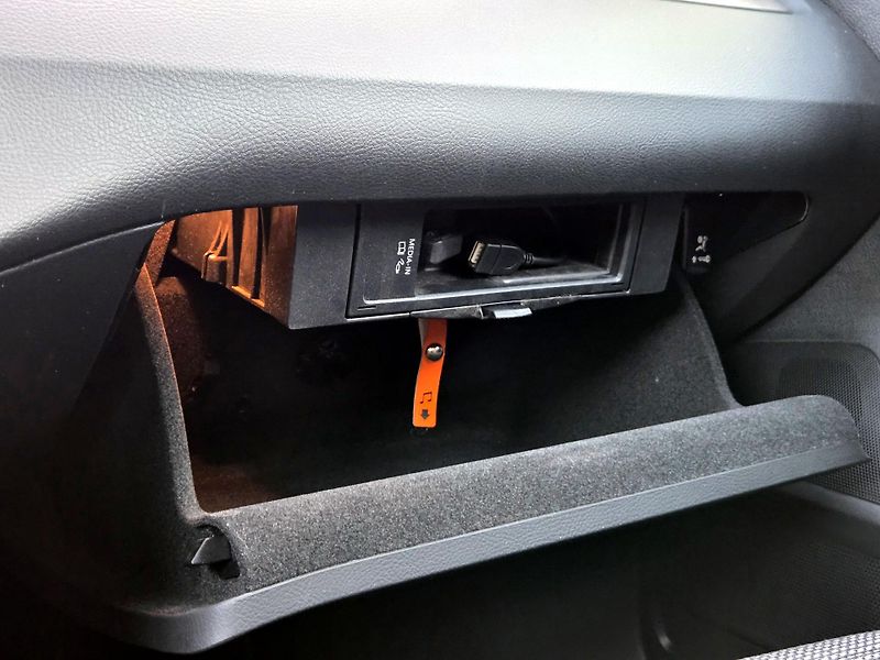 Volkswagen Passat TDi SERV.KNIHA - PERF.STAV     - fotka 35 z 46