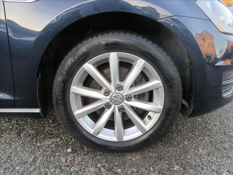 Volkswagen Golf 1,4 TSI 92kW Nez.top Edice Lou - fotka 12 z 14