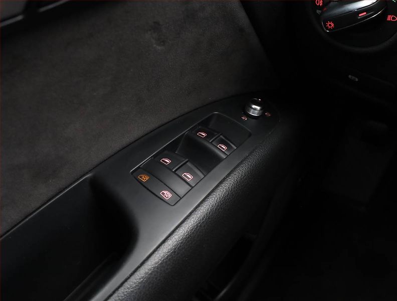 Audi Q7 (2011) S-Line 3.0 TDI, 4X4, Automat - fotka 17 z 20