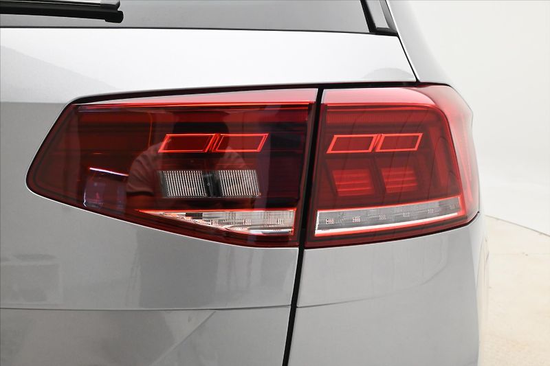 Volkswagen Passat 2,0 TDI 110kW DSG Business Zár - fotka 31 z 32