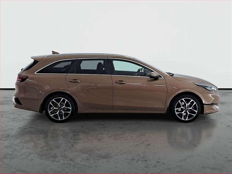 Kia Ceed (2023) 1.5 T-GDI - fotka 6 z 18