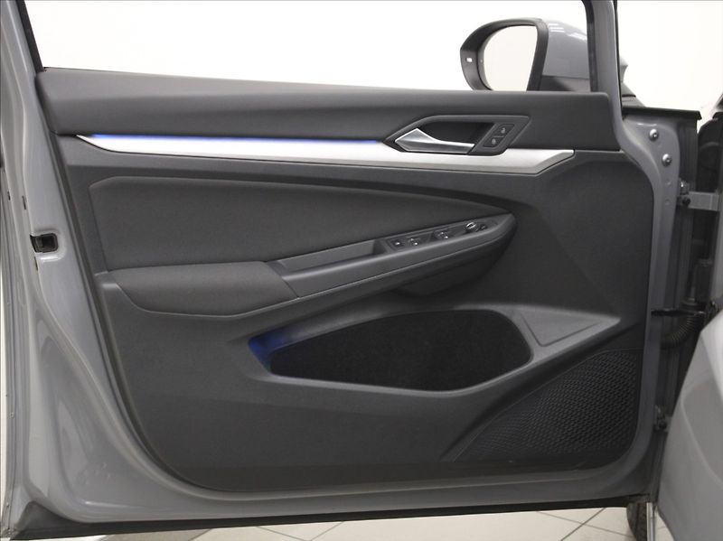 Volkswagen Golf 1,0 TSi 81kW Life ČR 73tkm. - fotka 16 z 18