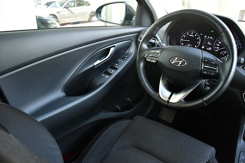 Hyundai i30 1,0T-GDi FAMILY SMART DCT ČR  - fotka 22 z 48