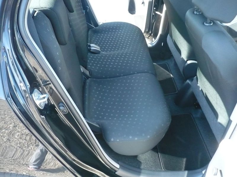 Toyota Yaris 1.0i 51Kw Klimatizace - fotka 16 z 25