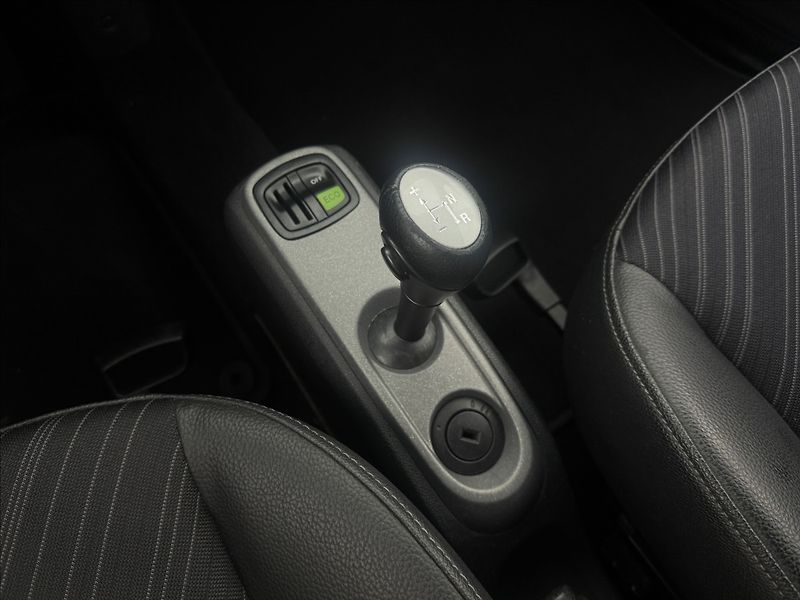 Smart Fortwo 1,0 AUTOMAT DPH NOVÁ STK ČR - fotka 16 z 28