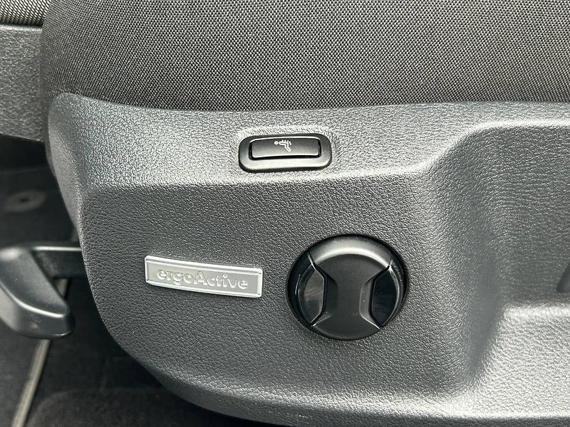 Volkswagen Golf (2020) 1.6 TDI 85 kW MANUÁL - fotka 8 z 35