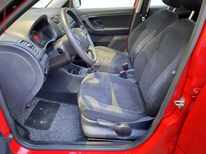 Škoda Fabia (2014) 1.2 TSI, AC, výhřev sed - fotka 9 z 16