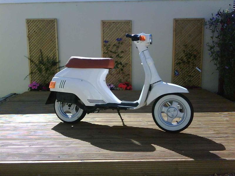 Japonskému skútru Suzuki propůjčil své jméno ve své době jeden z nejpopulárnějších italských herců Guiliano Gemma.