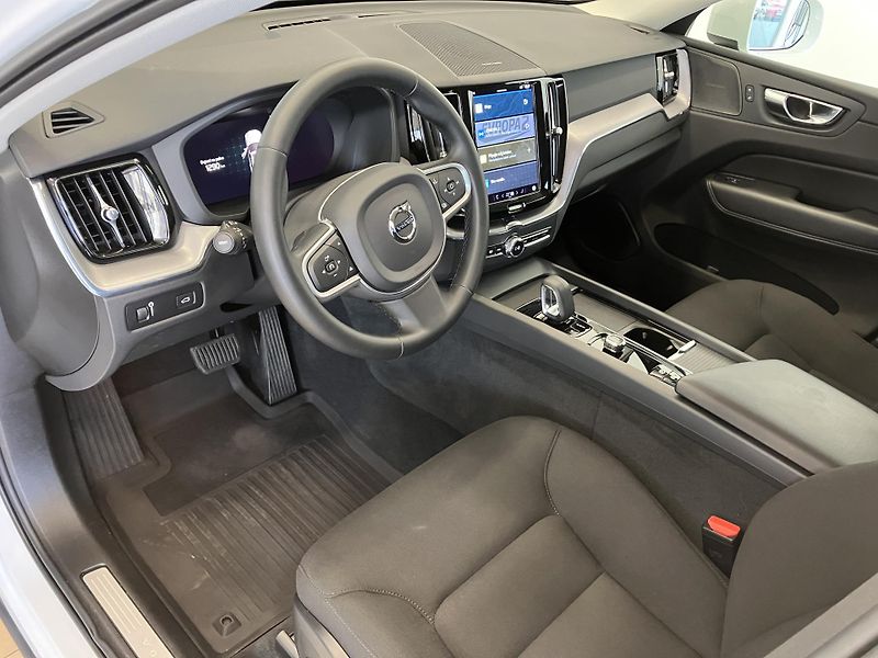 Volvo XC60 B4 FWD Momentum PRO AT8 - fotka 17 z 47