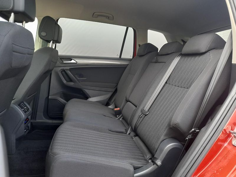 Volkswagen Tiguan Life 2,0 TDI 110 kW,7-míst - fotka 7 z 22
