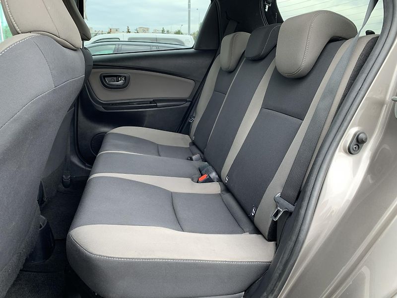 Toyota Yaris SELECTION 1.5 HYBRID 74kW - fotka 6 z 25