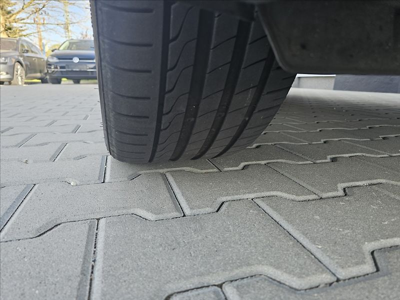 Volkswagen Tiguan 2,0 TSi 235KW D7 R DPH NAVI - fotka 40 z 44