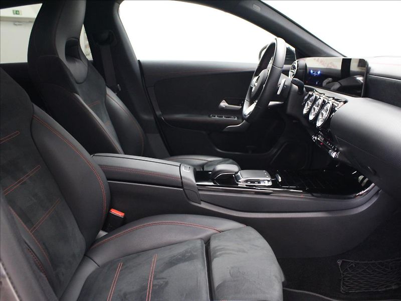 Mercedes-Benz CLA 2,0 220 7G-DCT AMG ZÁNOVNÍ - fotka 12 z 39