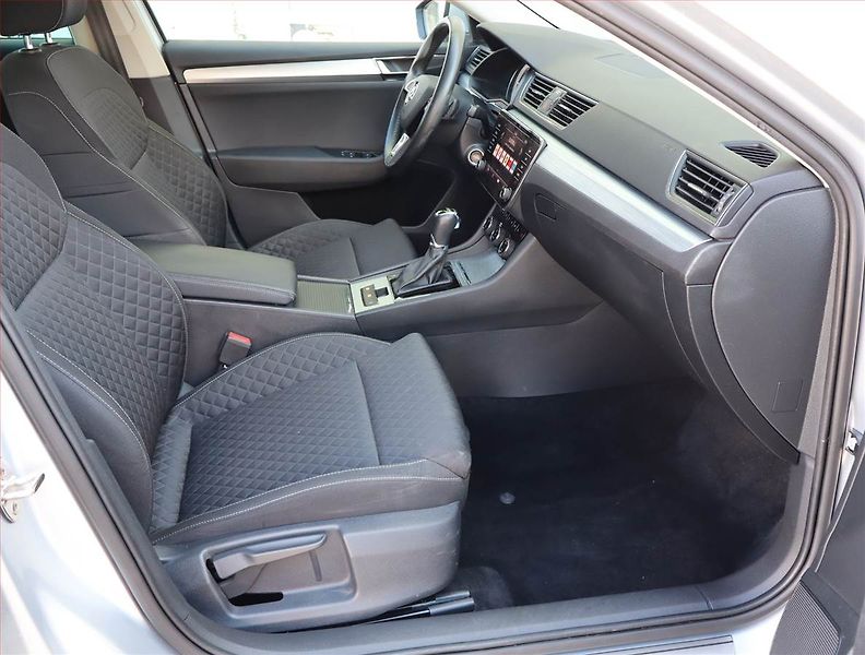 Škoda Superb (2019) Ambition Plus 2.0 TDI, Automat - fotka 9 z 19