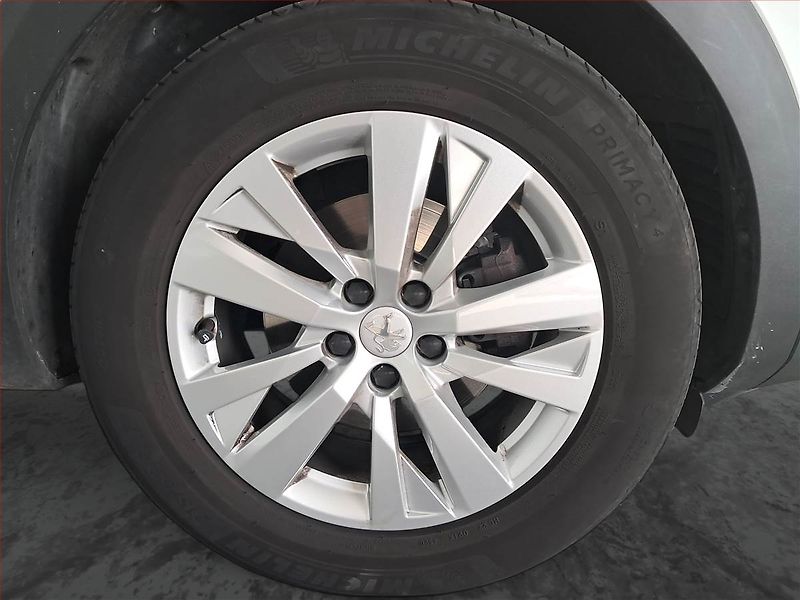 Peugeot 3008 (2020) 1.2 PureTech, ČR,1.maj - fotka 14 z 16