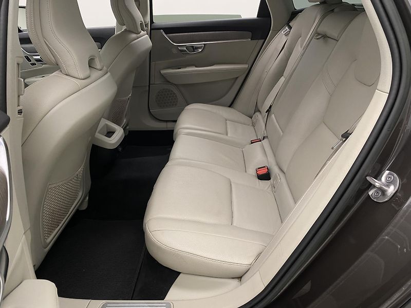 Volvo V90 CC B4 AWD CORE AUT CZ - fotka 5 z 52