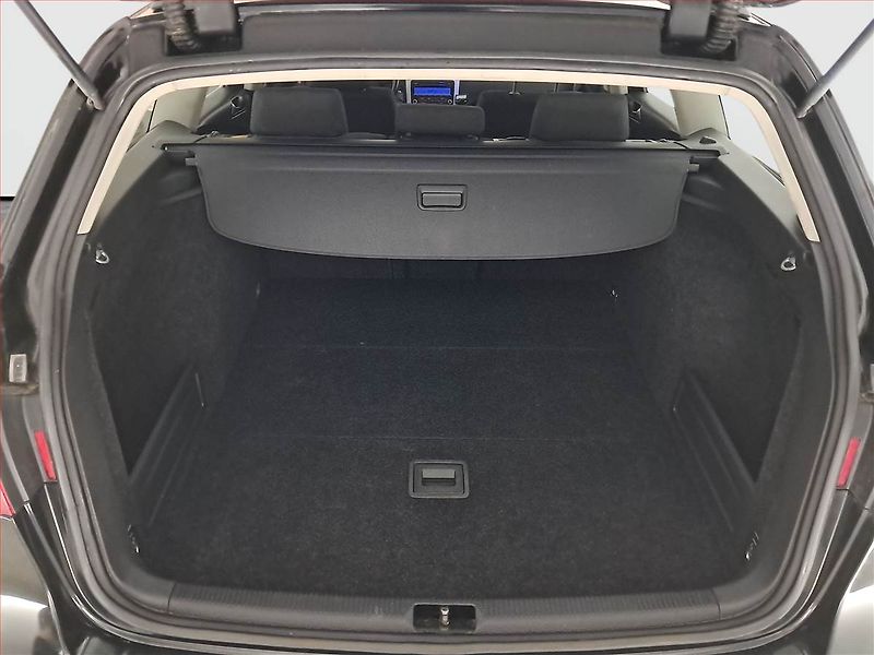 Volkswagen Passat (2009) 2.0 TDI, po STK, pěkný stav - fotka 13 z 15