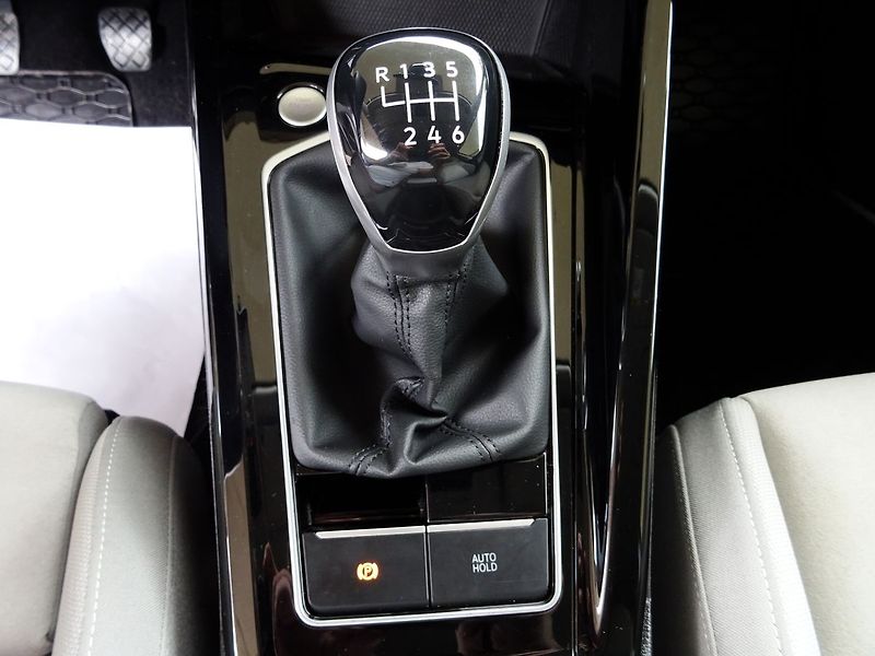 Volkswagen Golf 2.0TDI Style ČR Tažné DPH - fotka 15 z 38