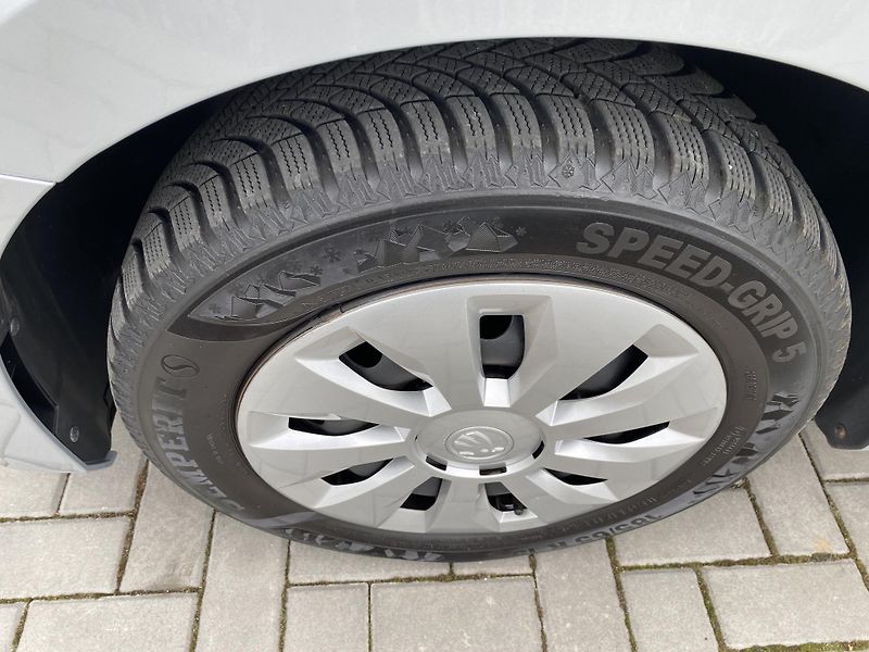 Škoda Fabia 1.0 MPI - 1xMAJ. - 38 000 KM - fotka 9 z 42