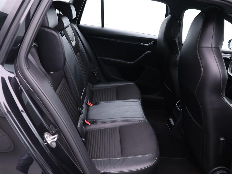 Škoda Octavia RS 2.0 TDI 135kW Navi Xenon - fotka 11 z 28