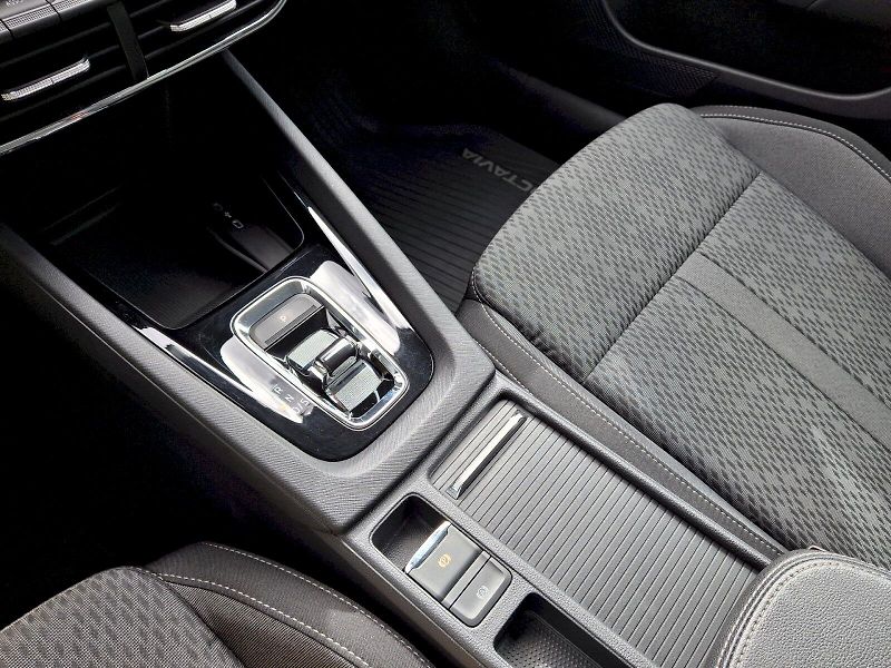 Škoda Octavia (2021) Combi Style Plus DSG 2,0TDi 11 - fotka 31 z 35