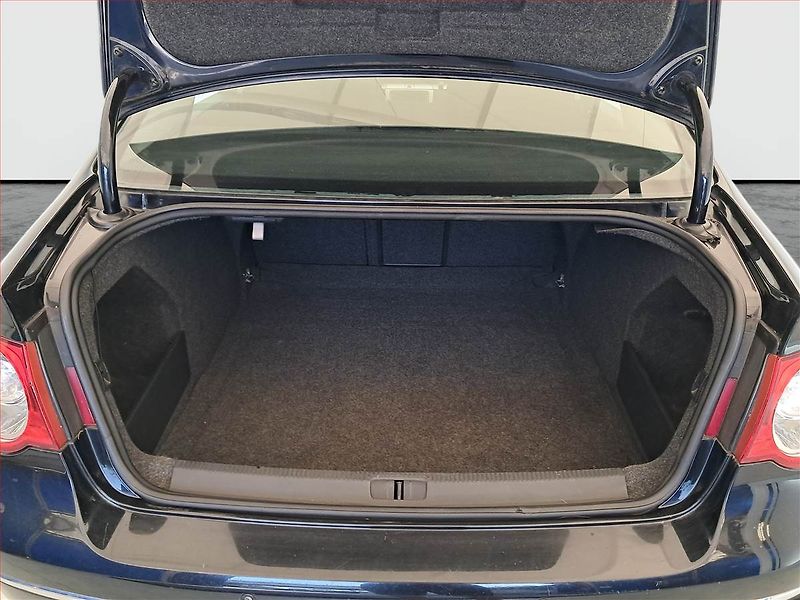 Volkswagen Passat (2008) 1.9 TDI, plně pojízdný - fotka 14 z 15
