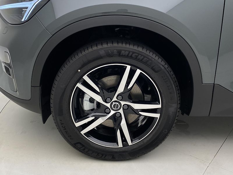 Volvo XC40 (2026) B4 AUT DARK PLUS - fotka 18 z 61