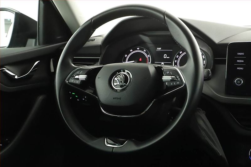 Škoda Kamiq (2023) Ambition 1.0 TSI - fotka 16 z 17