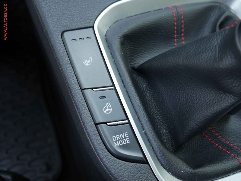 Hyundai i30 (2022) 1.6CRDi, 2.maj,ČR, LED - fotka 14 z 17
