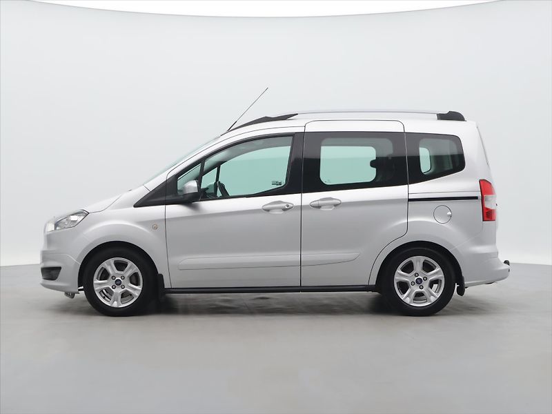 Ford Tourneo Courier 1,0 EB 74kW Titanium CZ 1.Maj. - fotka 4 z 34