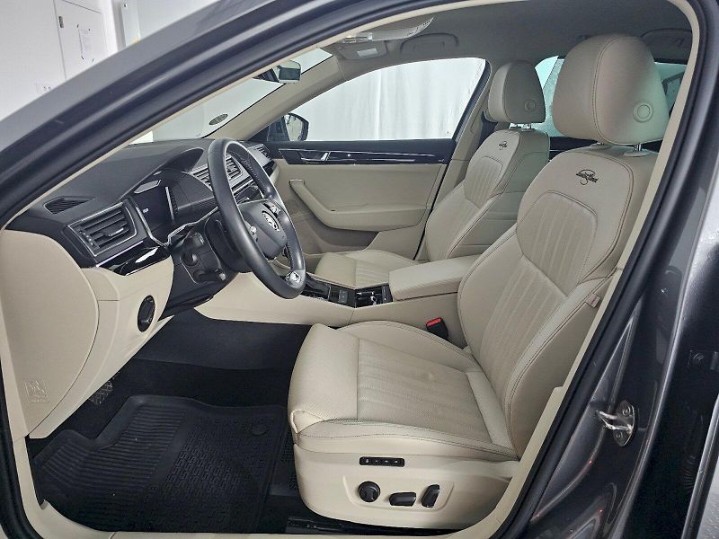 Škoda Superb (2023) COMBI 2.0TSI 206kW 4X4 Laurin - fotka 6 z 34
