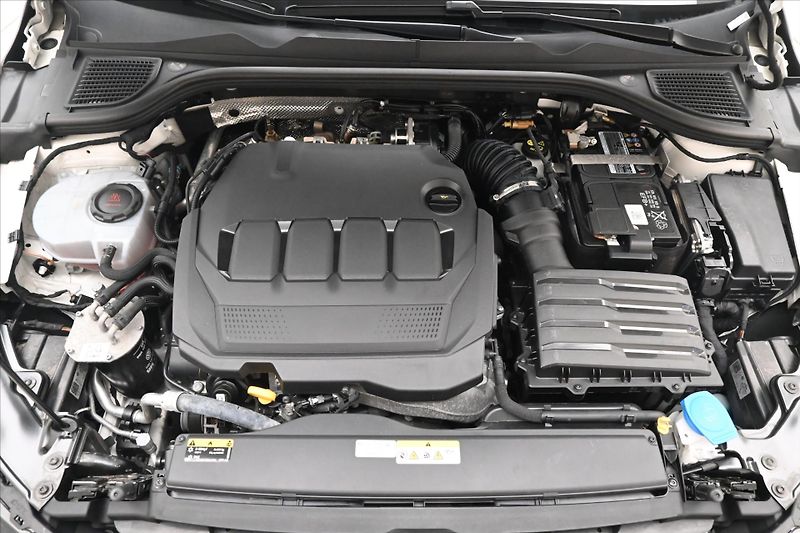 Volkswagen Golf 2,0 TDI 110 kW Life Záruka až - fotka 9 z 30