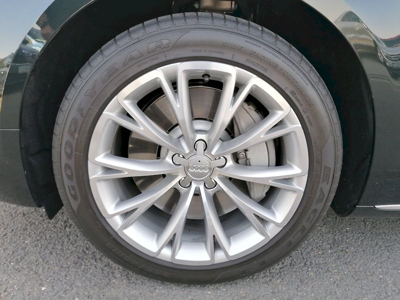 Audi A8 (2010) 4,2 V8 Quattro TOP - fotka 24 z 25