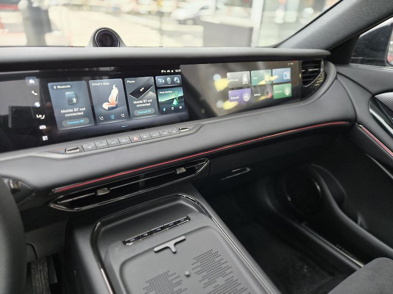 Voyah FREE 318 REV (2025) REV 318 AWD Hybrid - fotka 17 z 17