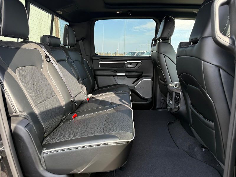 Dodge RAM (2025) 1500 Laramie Night Ed 3.0l - fotka 10 z 10