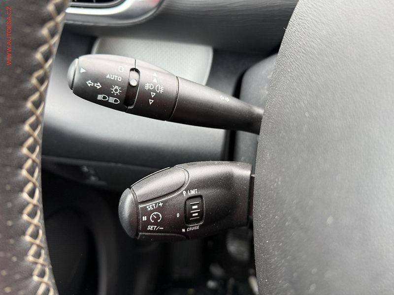 Citroën C3 Picasso (2015) 1.2i, Exclusive, navi, panor - fotka 12 z 17