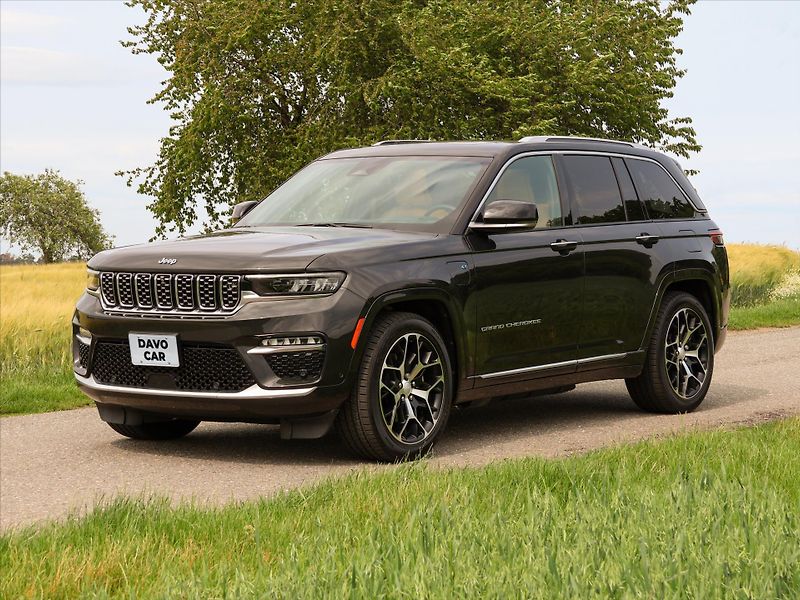Jeep Grand Cherokee 2,0 4xe Summit Plug-In CZ DPH - fotka 3 z 90