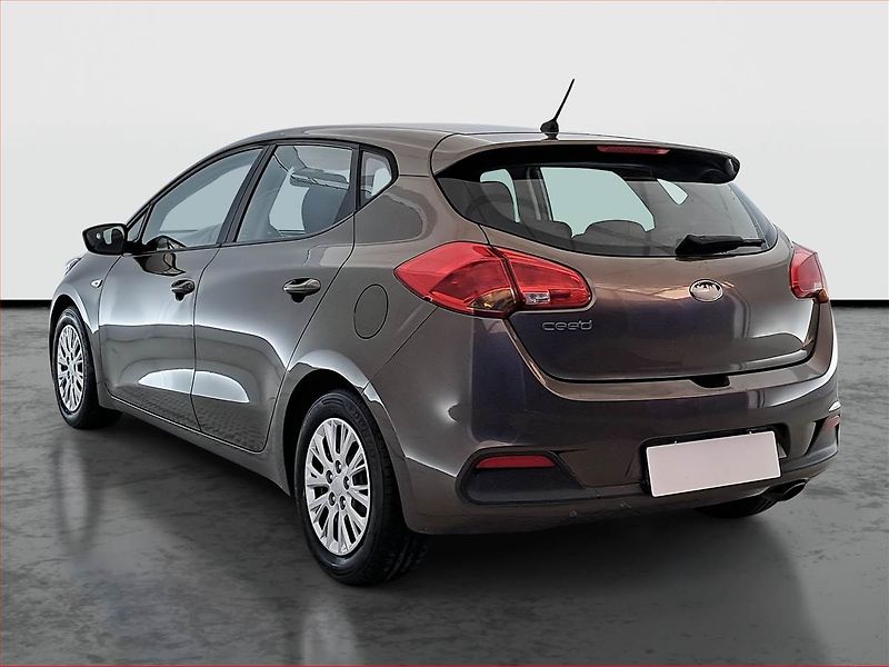 Kia Ceed (2013) 1.6 GDI, nová STK - fotka 4 z 14