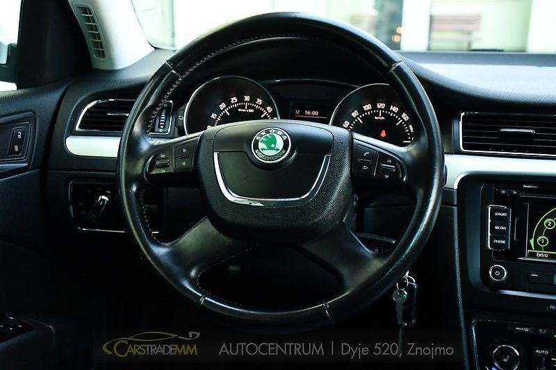 Škoda Superb 2,0TDi TAŽNÉ 2xKOLA - fotka 25 z 49