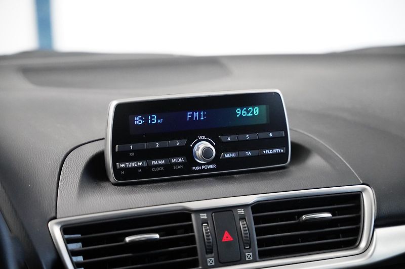 Mazda 3 - fotka 17 z 22