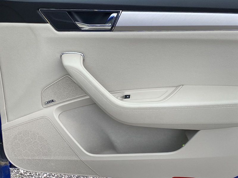Škoda Superb (2022) Combi 2,0 TSI 4x4 DSG L&K - fotka 40 z 45