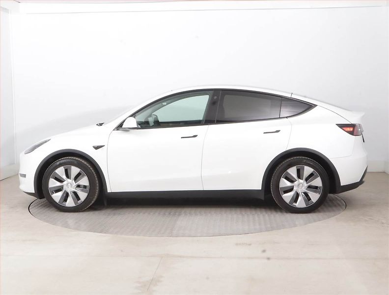 Tesla Model Y (2023) Long Range AWD 79kWh, SoH 90% - fotka 3 z 21