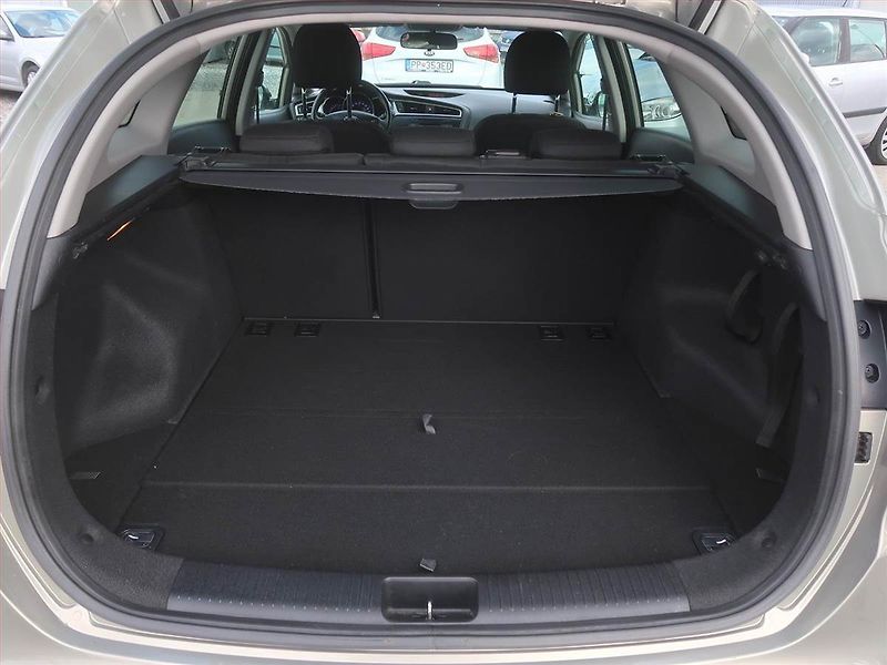 Kia Ceed (2017) Gold 1.4 CVVT, Serv.kniha - fotka 13 z 17