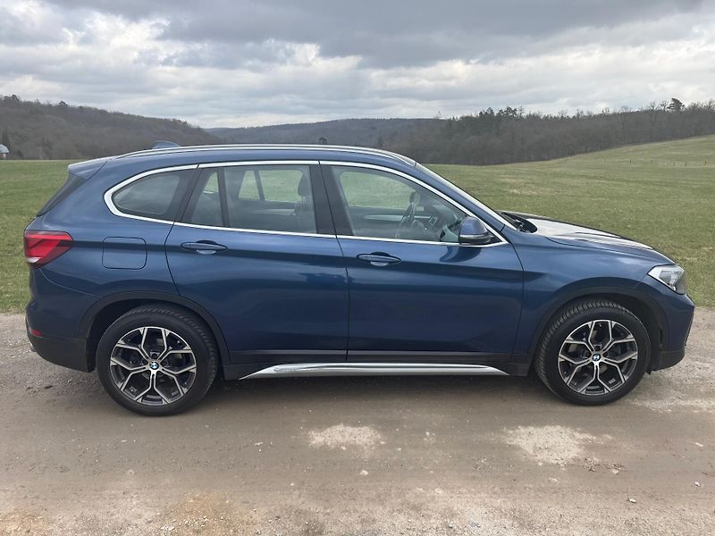 BMW X1 (2021) 18d X-DRIVE AT/8 X LINE ČR - fotka 6 z 30