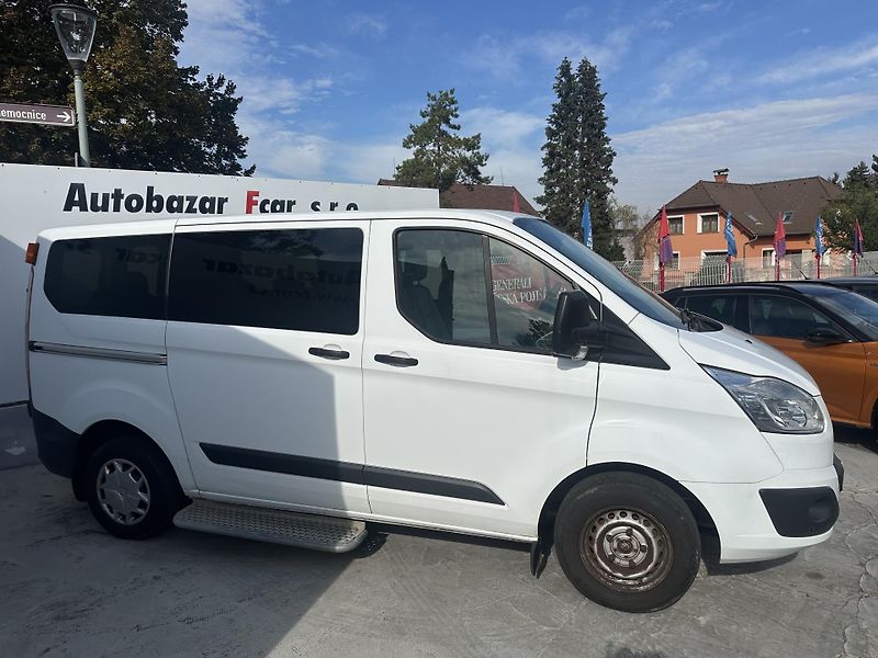 Ford Transit Custom (2018) 2.0TDCi 77kW 9 míst - fotka 4 z 25
